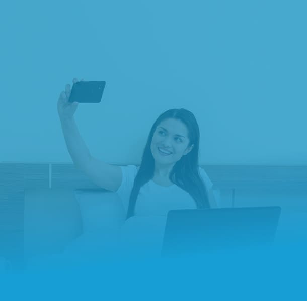 mujer-hospedandose-en-un-hotel